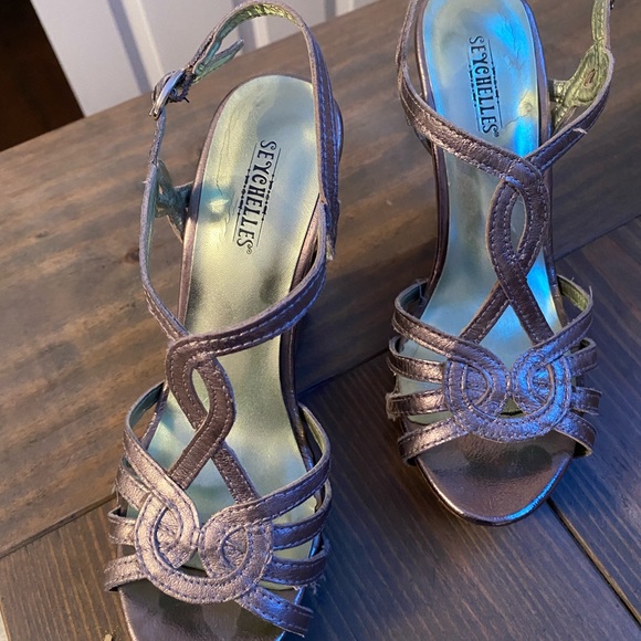 Seychelles Shoes - Seychelles bronze gold straps wedges size 6